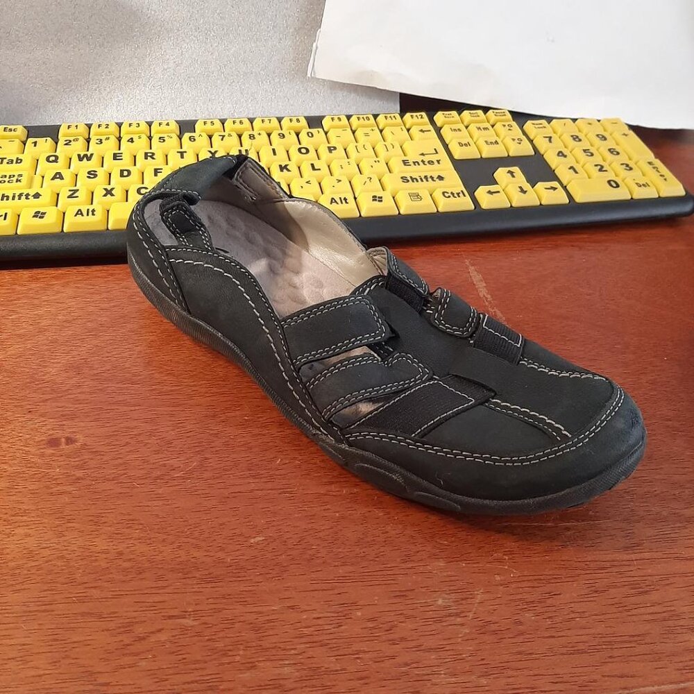 Clarks Black Walking Shoe Size US8.5/EU39.5 PreLoved Good Condition